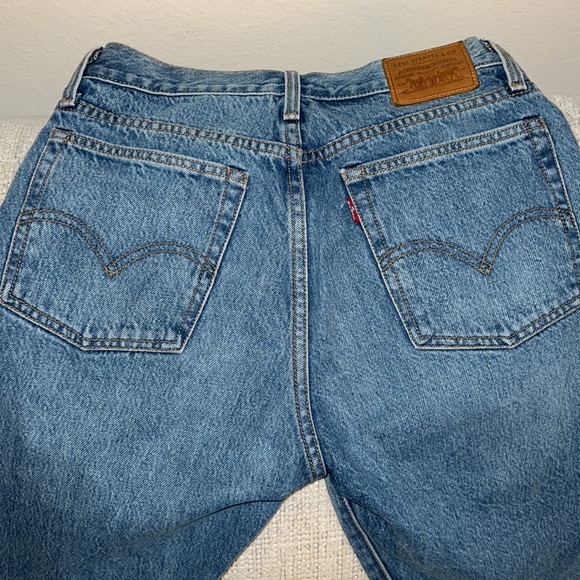 Levi’s Wedgie Fit Light Wash High Rise Jean - Picture 5 of 5